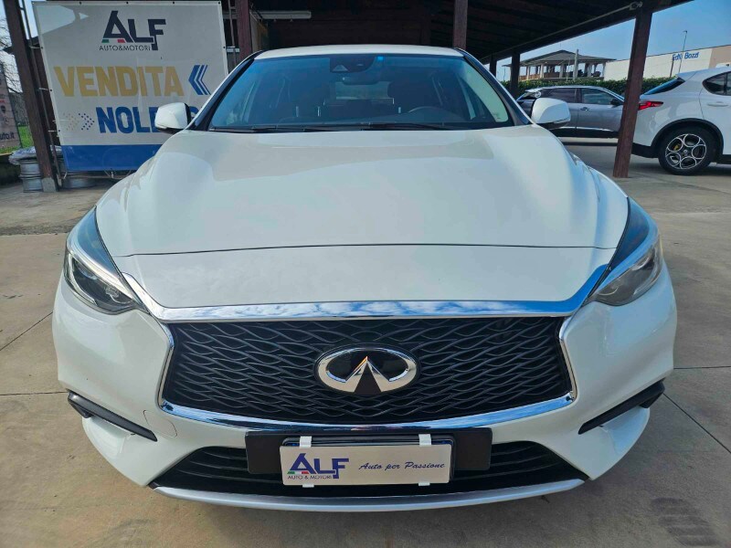 INFINITI Q30